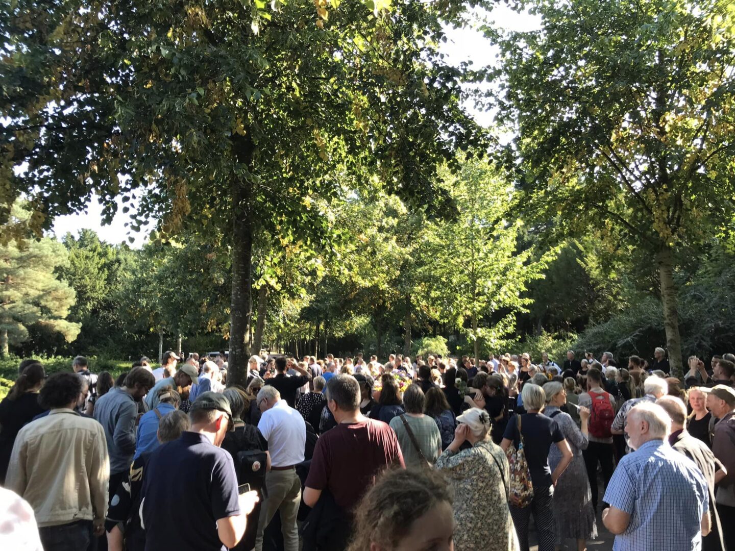 Følget fra Louise Adrians bisættelse på Vestre kirkegård