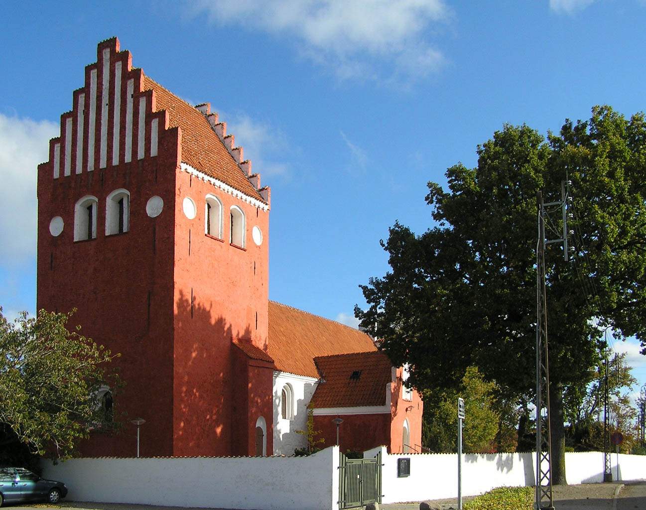 Udby Kirke, Tuse Næs Sogn